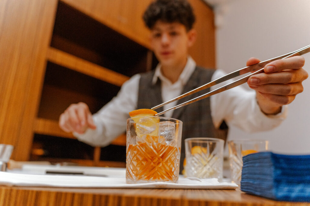 etudiant en certificat de spécialisation barman au campus du lac