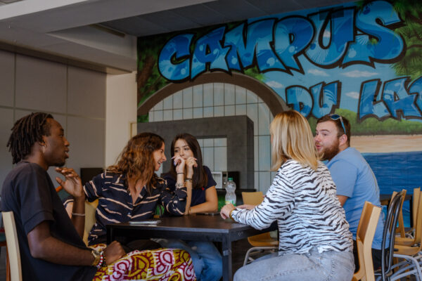 etudiants_campusdulac_cafeteria
