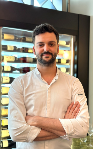 Louis De Vicari, étudiant en Bachelor Arts Culinaires et Entrepreneuriat promotion 2018, revient sur ses années au sein de FERRANDI Paris Campus de Bordeaux et nous parle de son évolution. ✨