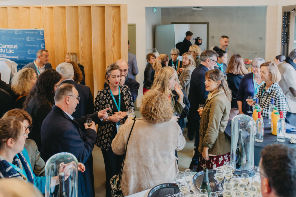 cocktail déjeunatoire lors de l'inauguration du campus du lac de libourne