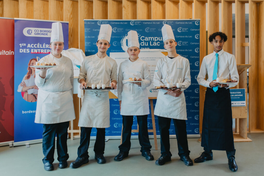 etudiants en cap et bp cuisine et service qui ont réalisé le déjeuner d'inauguration du campus du lac de libourne