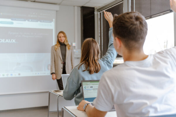 etudiants du campus du lac en classe