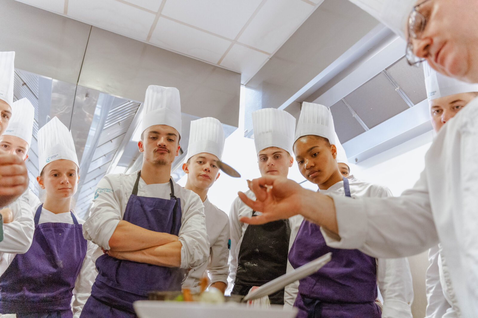 etudiants en cuisine au campus du lac