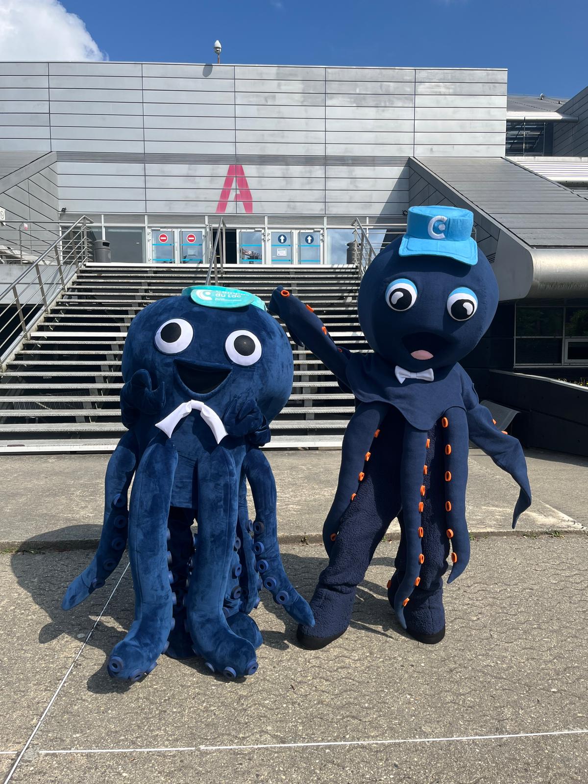 poulpy et poulpito les mascottes du campus du lac sur le campus de bordeaux