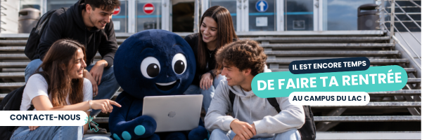 groupe d'étudiants avec la mascotte poulpy sur les marques du campus du lac pour leur rentrée scolaire